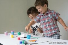 怎么从生活中提高孩子的专注力 在家里家长如何提高孩子的专注力