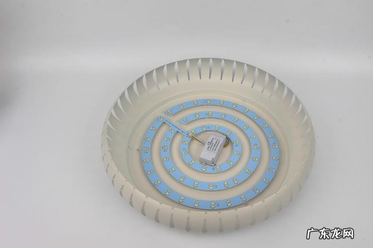 圆形吸顶灯拆卸图解