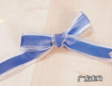 衣服蝴蝶结打法