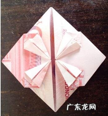 一百块钱折爱心