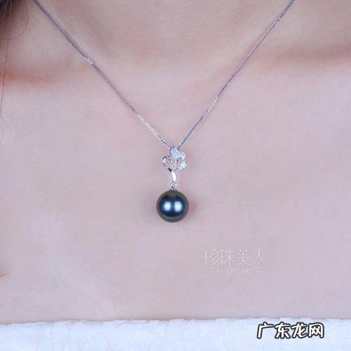 周大福黑珍珠吊坠