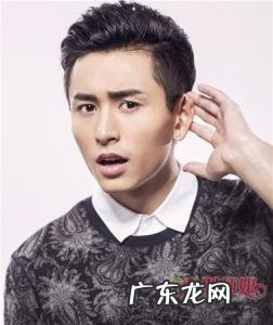 两边剃掉的短发发型