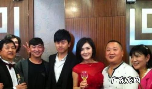 何炅为谢娜打李湘原因